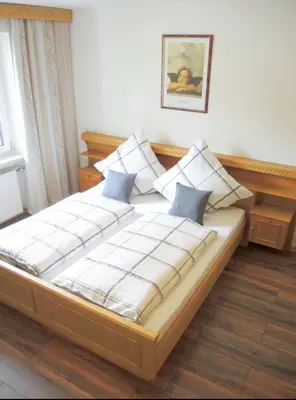 Ein Bett oder Betten in einem Zimmer der Unterkunft Ferienwohnungen Irmengard