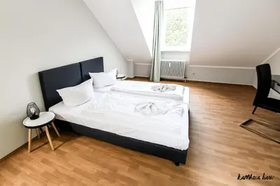 Ein Bett oder Betten in einem Zimmer der Unterkunft Hotel Blutenburg