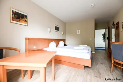 Ein Bett oder Betten in einem Zimmer der Unterkunft Hotel Blutenburg