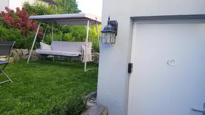 Ein Garten an der Unterkunft Apartment Charly - Aktivurlaub im Herzen Bayerns