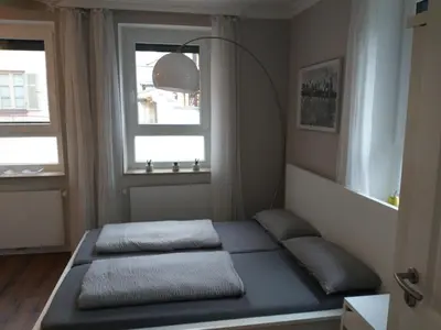 Ein Bett oder Betten in einem Zimmer der Unterkunft Bad Aibling City Apartment EG