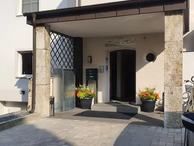 Eine Fassade oder ein Eingang zu Pension HopfaHeisl