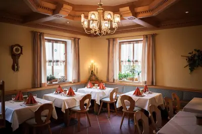 Ein Restaurant oder anderes Speiselokal in der Unterkunft Landgasthof Linden