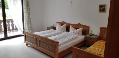 Ein Bett oder Betten in einem Zimmer der Unterkunft Feichten-Hof Zaiser Zimmer