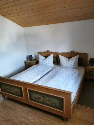 Ein Bett oder Betten in einem Zimmer der Unterkunft Feichten-Hof Zuhaus Familie Zaiser