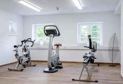 Das Fitnesscenter und/oder die Fitnesseinrichtungen in der Unterkunft Berghotel Sudelfeld