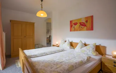 Ein Bett oder Betten in einem Zimmer der Unterkunft Gästehaus Schreyer