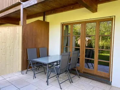 Ein Patio oder anderer Außenbereich in der Unterkunft Neurenovierte Ferienwohnung Franzl