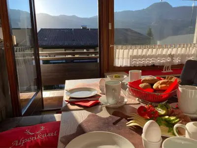 Ein allgemeiner Bergblick oder ein Berglick von der Ferienwohnung aus
