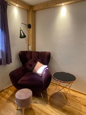 Ein Sitzbereich in der Unterkunft Neurenovierte Ferienwohnung Xaver