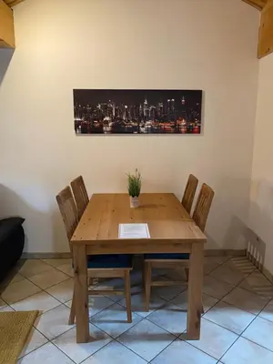Ein Sitzbereich in der Unterkunft Ferienwohnung Hubertus
