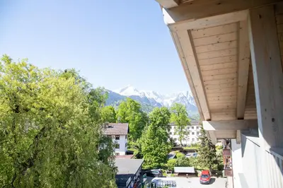 Ein allgemeiner Bergblick oder ein Berglick von der Ferienwohnung aus