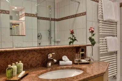 Ein Badezimmer in der Unterkunft Hotel zum ERDINGER Weißbräu