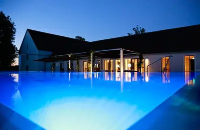Der Swimmingpool an oder in der Nähe von B&O Parkhotel