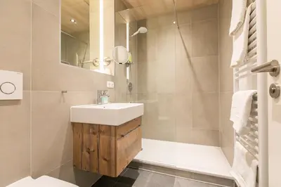 Ein Badezimmer in der Unterkunft Hotel am Wald