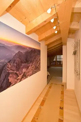 Ein allgemeiner Bergblick oder ein Berglick von des Gasthauses aus