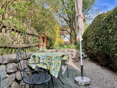 Ein Garten an der Unterkunft Beim Thöny - schönes Apartment mit privatem Zugang
