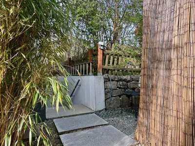 Ein Garten an der Unterkunft Beim Thöny - schönes Apartment mit privatem Zugang