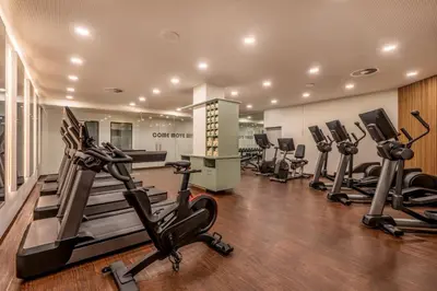 Das Fitnesscenter und/oder die Fitnesseinrichtungen in der Unterkunft Munich Marriott Hotel