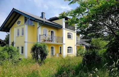 Das Gebäude in dem sich die Ferienwohnung befindet