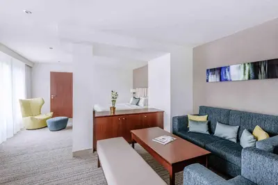 Ein Sitzbereich in der Unterkunft Courtyard by Marriott Munich City Center