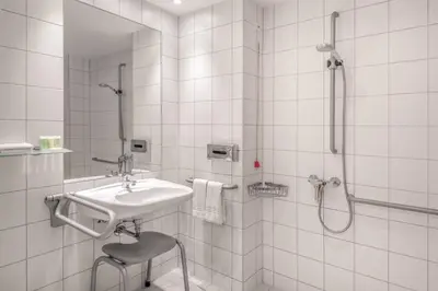 Ein Badezimmer in der Unterkunft Courtyard by Marriott Munich City Center