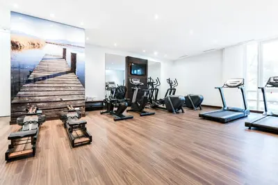 Das Fitnesscenter und/oder die Fitnesseinrichtungen in der Unterkunft Munich Airport Marriott Hotel