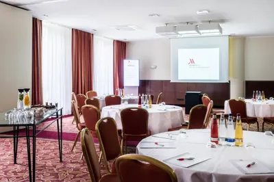 Getränke in der Unterkunft Munich Airport Marriott Hotel