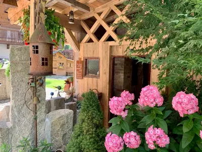 Ein Garten an der Unterkunft Ferienwohnungen Kieferbachtal