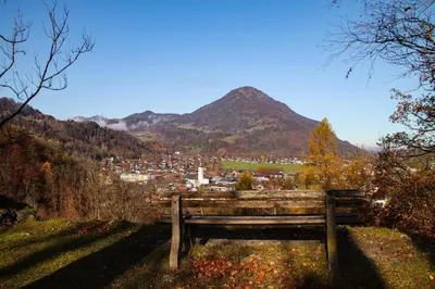 Ein allgemeiner Bergblick oder ein Berglick von der Ferienwohnung aus