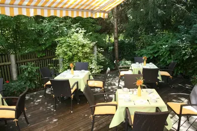 Ein Garten an der Unterkunft Hotel Stadt Pasing