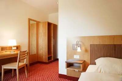Ein Bett oder Betten in einem Zimmer der Unterkunft Hotel Landgasthof Gschwendtner