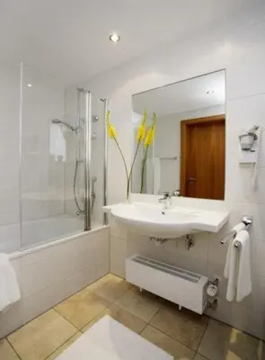 Ein Badezimmer in der Unterkunft Hotel Landgasthof Gschwendtner