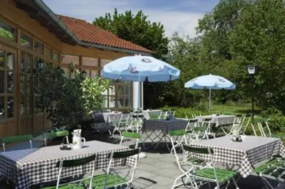 Ein Garten an der Unterkunft Hotel Landgasthof Gschwendtner