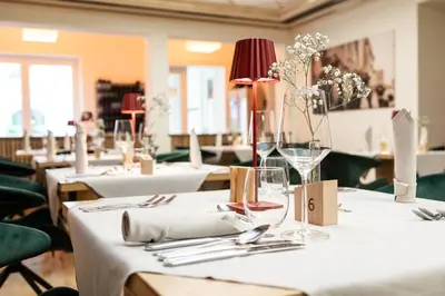 Ein Restaurant oder anderes Speiselokal in der Unterkunft Das Parkhotel