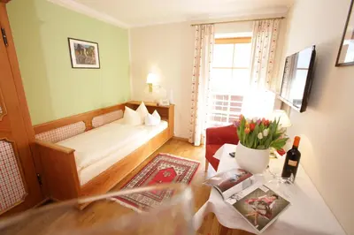 Ein Bett oder Betten in einem Zimmer der Unterkunft Klosterhof zur Post