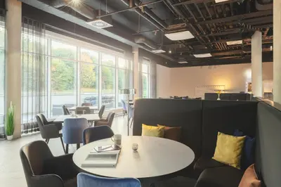 Ein Sitzbereich in der Unterkunft Garner Hotel Augsburg Nord by IHG