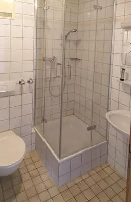 Ein Badezimmer in der Unterkunft Pension Schneider, Ferienwohnung