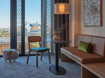 Ein Sitzbereich in der Unterkunft Adina Apartment Hotel Munich