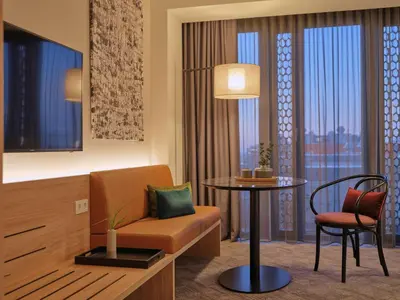 Ein Sitzbereich in der Unterkunft Adina Apartment Hotel Munich