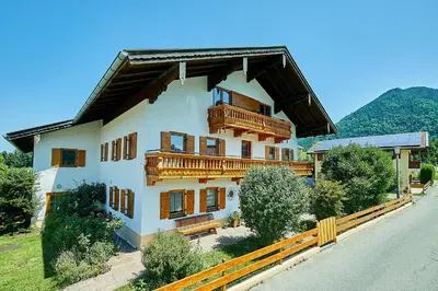 Ein allgemeiner Bergblick oder ein Berglick von der Ferienwohnung aus