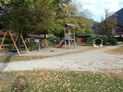 Ein Kinderspielbereich in der Unterkunft Chiemgauferienwohnungen - Stierschneiderhof