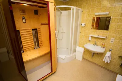Ein Badezimmer in der Unterkunft Hotel Altwirt