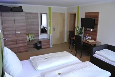 Ein Bett oder Betten in einem Zimmer der Unterkunft Hotel Daimerwirt
