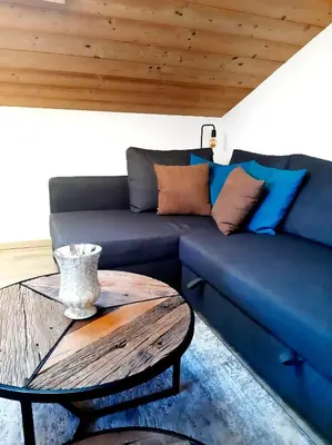 Ein Sitzbereich in der Unterkunft Gemütliche Ferienwohnung im DG am Tegernsee - Bergblick, Ruhe & ganz viel Platz