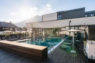 Der Swimmingpool an oder in der Nähe von LUNA Mountain Lodge Garmisch