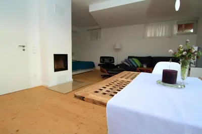 Ein Sitzbereich in der Unterkunft Modern & Friendly Apartment Ammersee