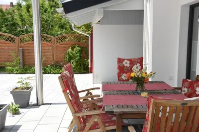 Ein Patio oder anderer Außenbereich in der Unterkunft Top-Moderne und geräumige Ferienwohnung