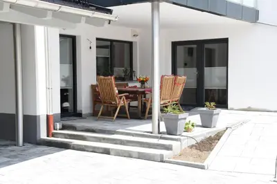 Ein Patio oder anderer Außenbereich in der Unterkunft Top-Moderne und geräumige Ferienwohnung