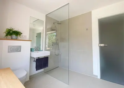 Ein Badezimmer in der Unterkunft Stilvolles Apartment mit Bergblick-Hütte und Garten